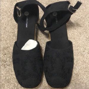 NWOT black wedge sandals